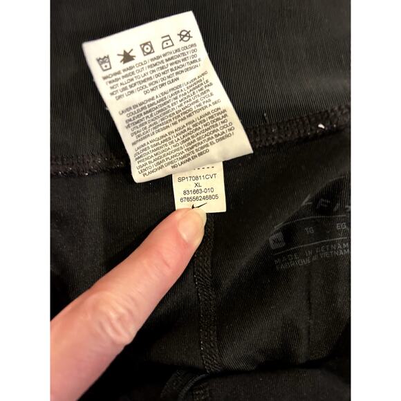 Nike Women's Size XL Black Capri Nike Swoosh Gray Cuffed Hem 3/4 Quarter Length - Picture 7 of 8